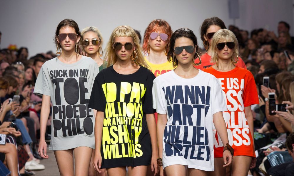 9 μηνύματα σε T-shirts «προδίδουν» αυτά που σκέφτεσαι, αλλά δε λες πάντα φωναχτά