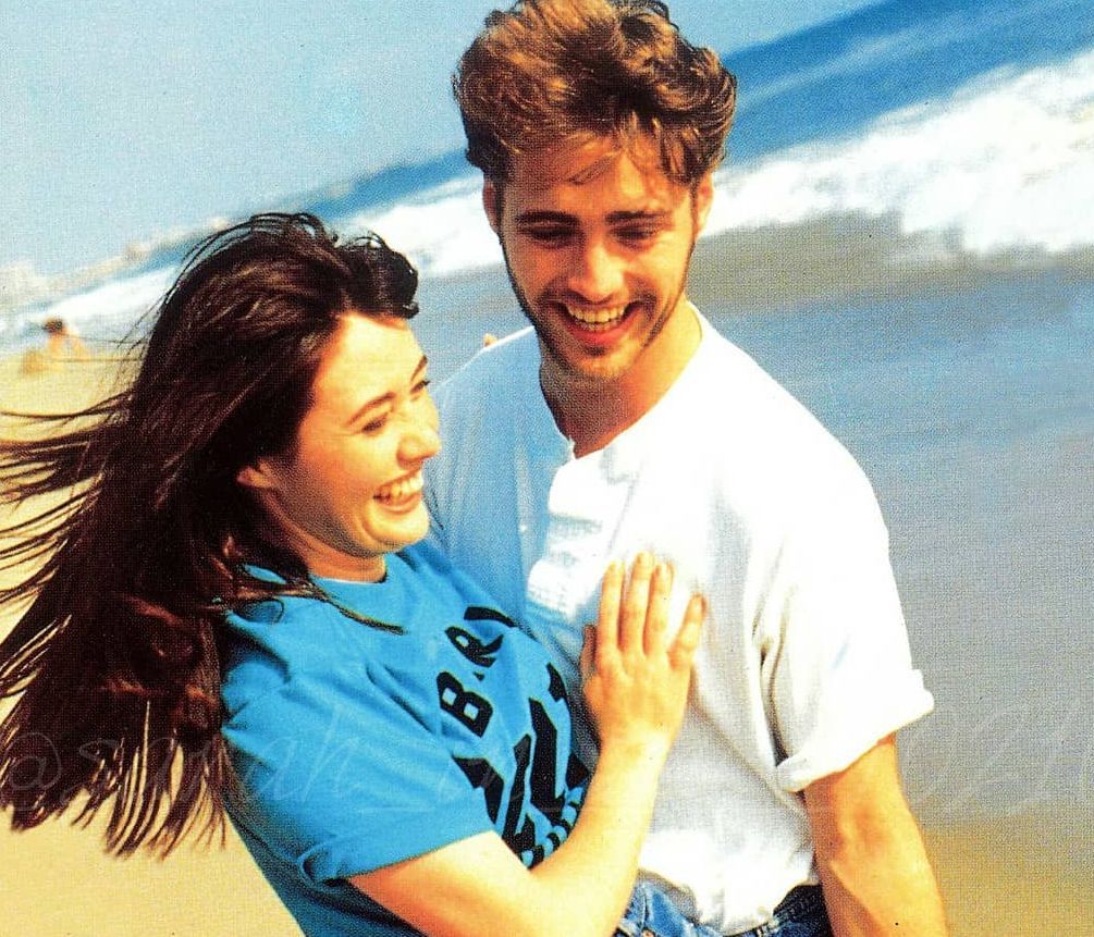 Ο Jason Priestley από το Beverly Hills 90210 είναι σήμερα 49 ετών και παραμένει γόης