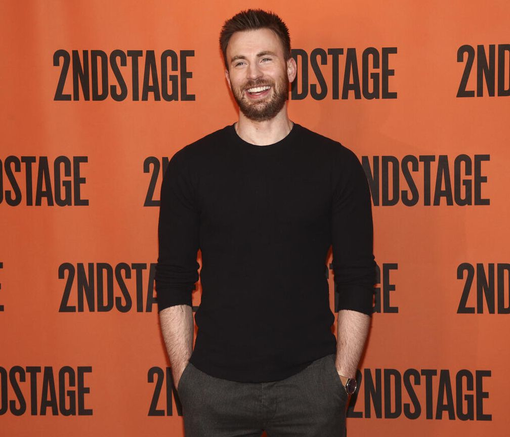 Κάπως έτσι, όλοι πιστεύουν ότι ο Chris Evans και η Ana de Armas είναι ζευγάρι