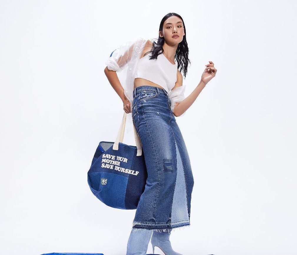 Η denim φούστα σε maxi γραμμή επιστρέφει και αυτά είναι τα top styling tips (+7 για εσένα)