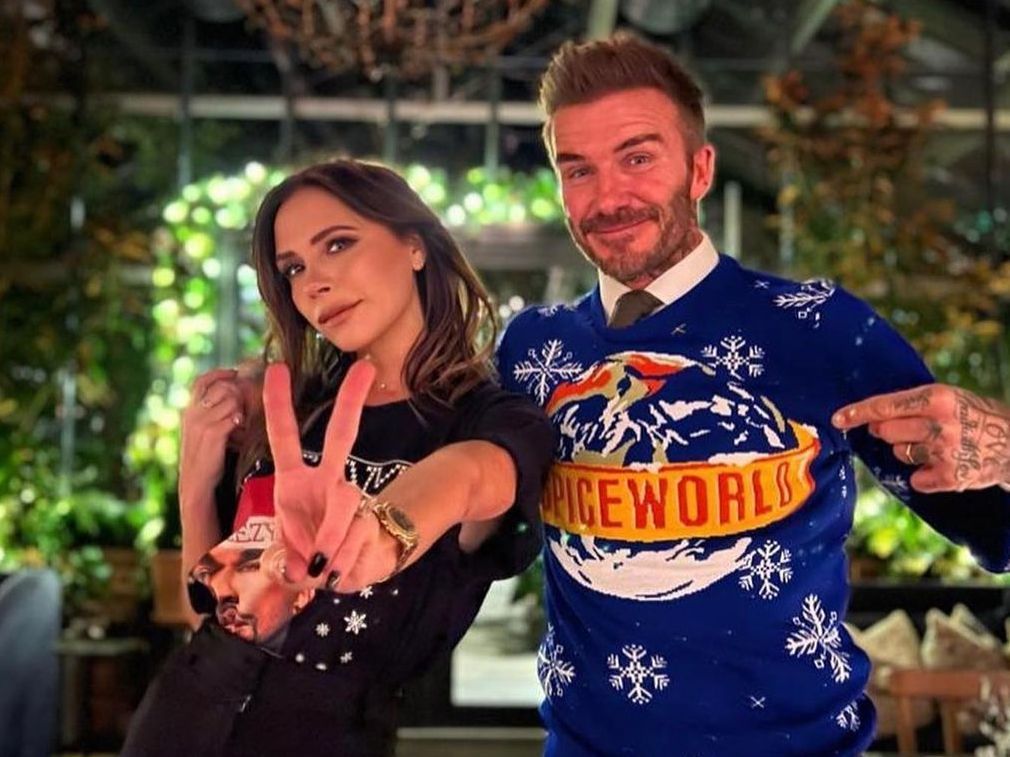 Eίναι ήδη Χριστούγεννα για τους Beckhams - Ο David τραγουδά Mariah Carey και δείχνει το ταλέντο του