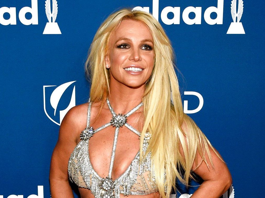 H Britney Spears νιώθει καλά με το νέο της look κι αυτό βγαίνει προς τα έξω