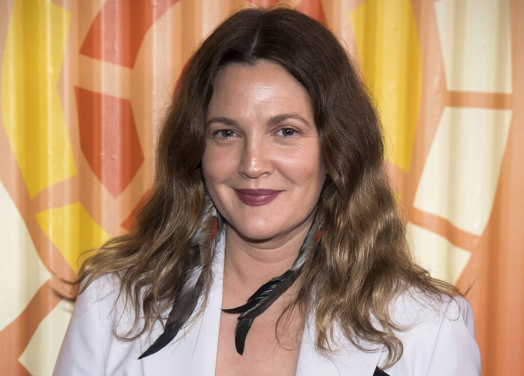 H Drew Barrymore έχει αγόρι ξανά μετά από έξι ολόκληρα χρόνια