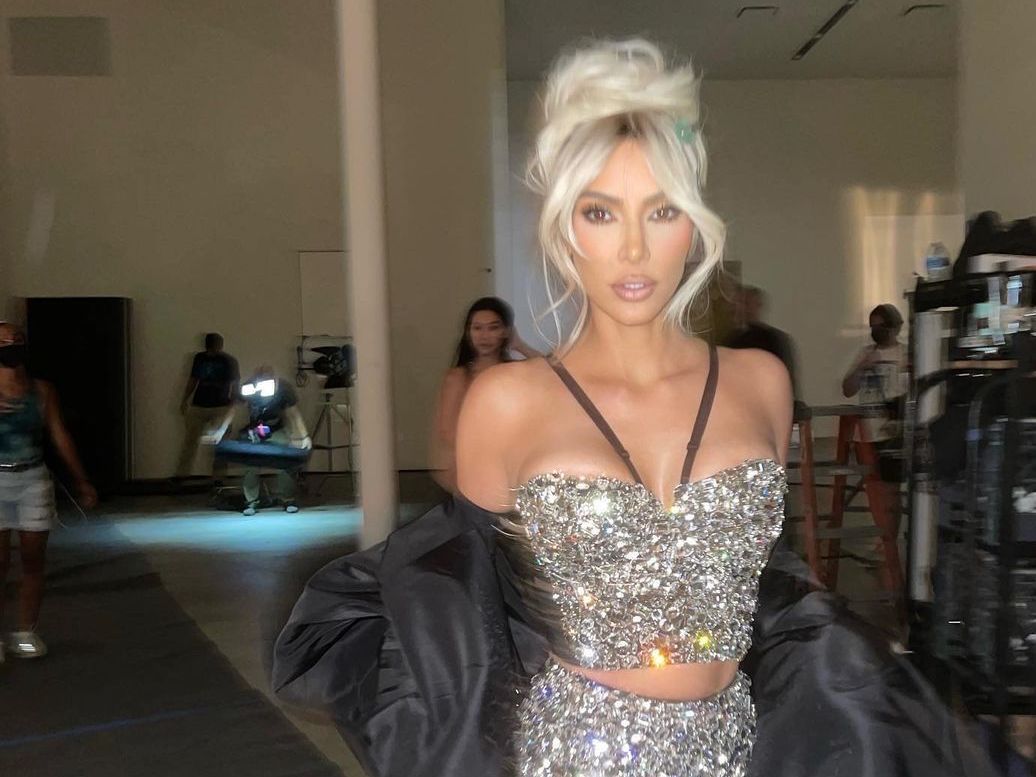Μήπως κάτι θέλει να μας πει η Kim Kardashian με τη μετακόμιση κοντά στον Kanye West;