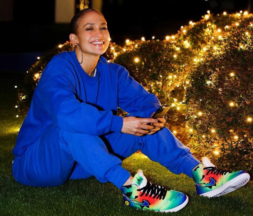Η Jennifer Lopez έχει περάσει (και) το loungewear σε άλλο επίπεδο