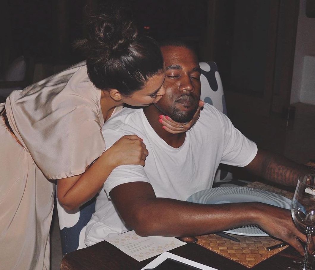 To πρώτο βίντεο του Kanye West με την οικογένειά του είναι αρκετά περίεργο