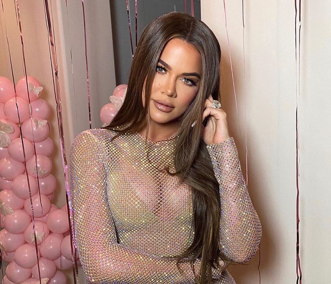 Αυτό το denim trend έχει αγαπήσει φέτος η Khloe Kardashian