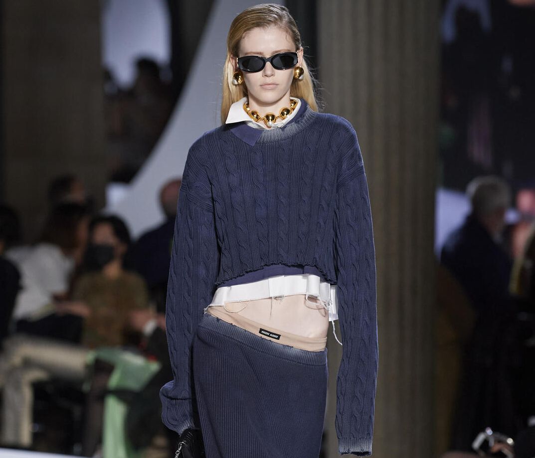 5 items από το S/S 2022 show του οίκου Miu Miu που μπορείς να φορέσεις στο γραφείο