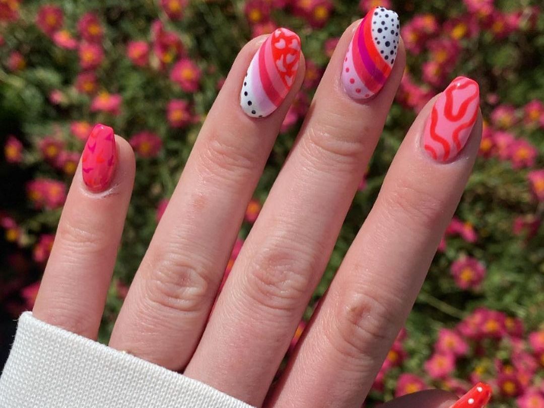 Summer pop: Το nail art trend που θα λατρέψεις αν αγαπάς τα έντονα χρώματα