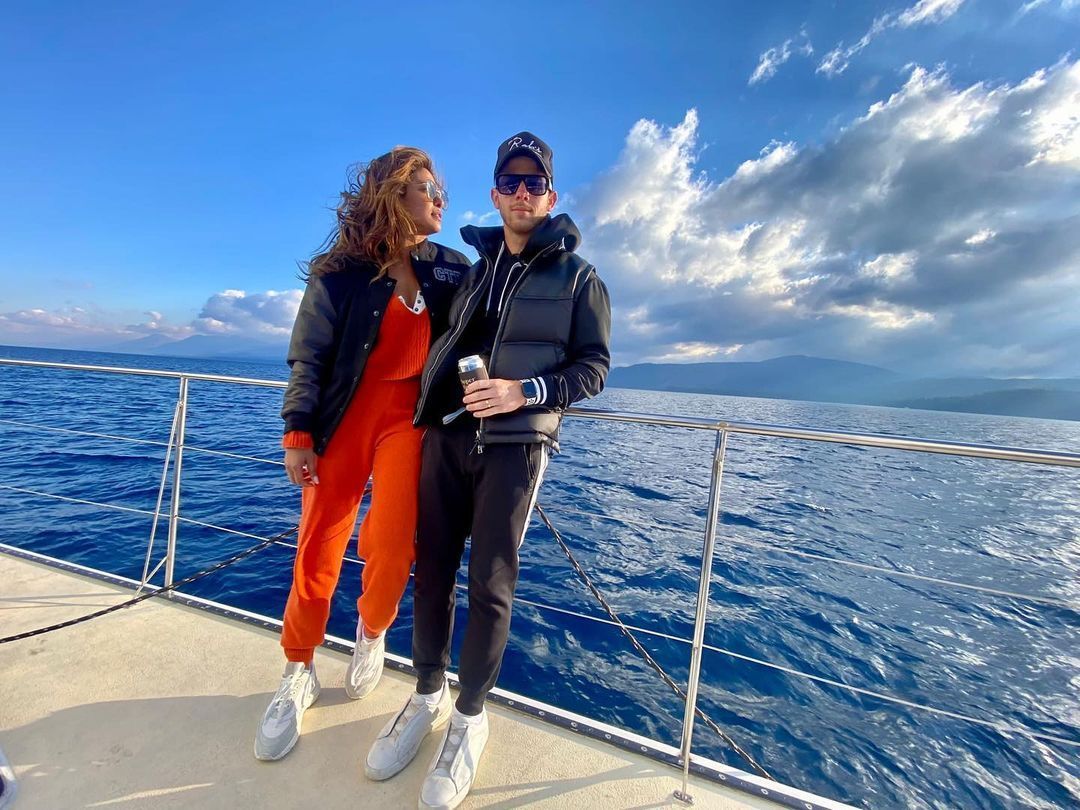 Priyanka Chopra- Nick Jonas: Οι καλοκαιρινές διακοπές και η τρυφερή φωτογραφία με την κόρη τους