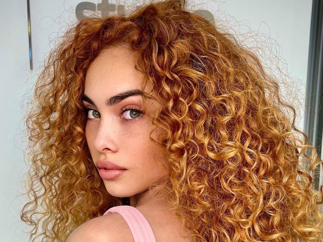 Curly hair don’t care! Tips για να έχεις τις πιο όμορφες μπούκλες όλο το καλοκαίρι