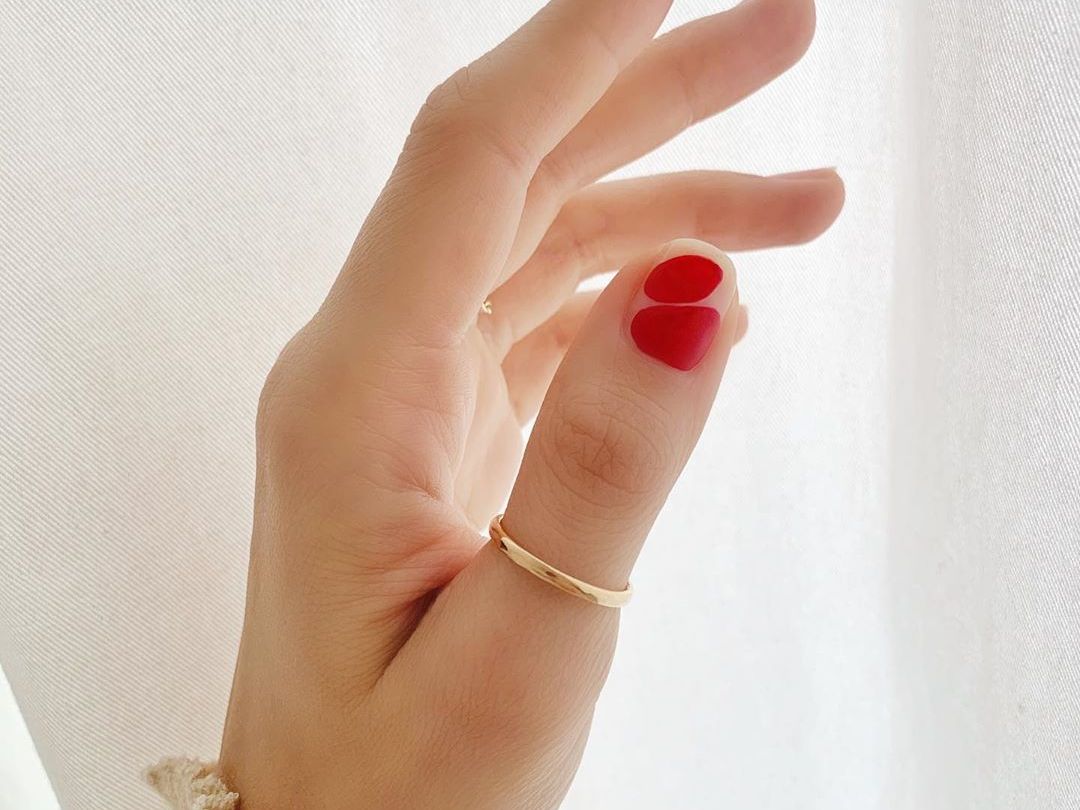 Timeless red: 20 nail art για να βάψεις τα νύχια σου με το διαχρονικά κλασικό κόκκινο που αγαπάμε