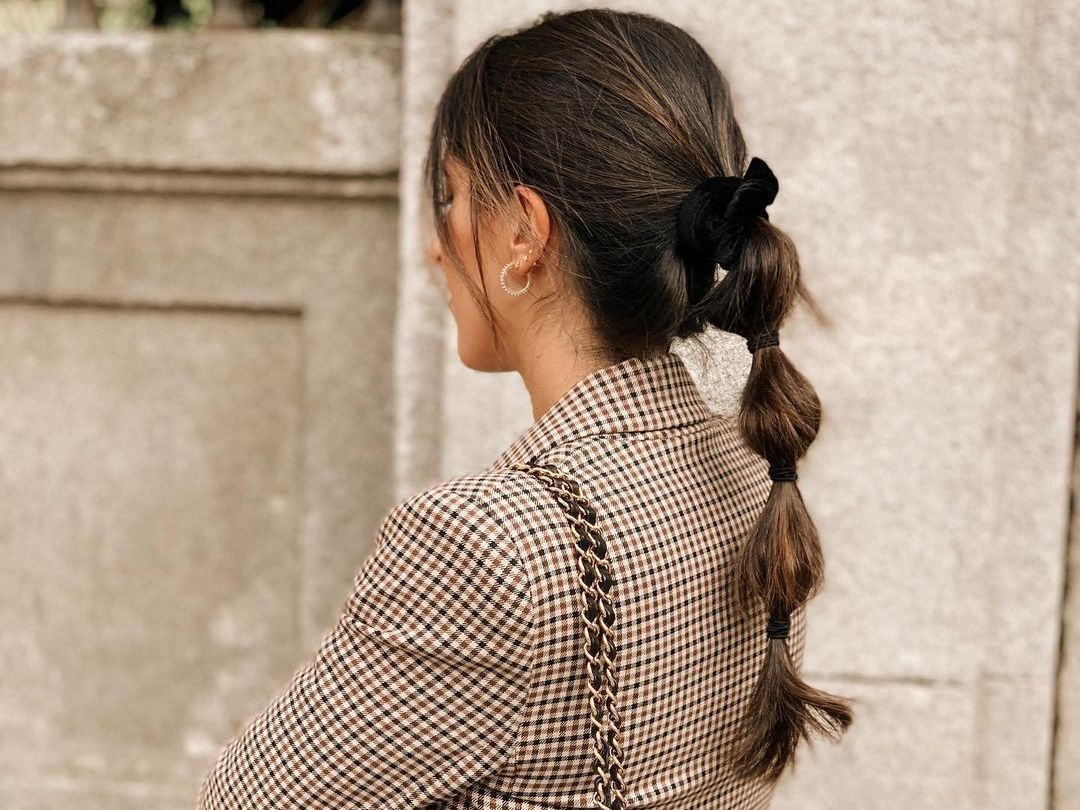 Η bubble ponytail είναι trend και αυτό το φθινόπωρο – 4 βήματα για επαγγελματικό αποτέλεσμα