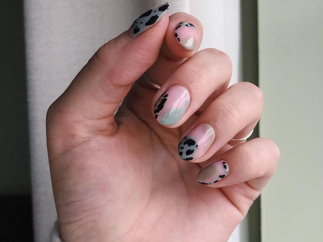 Cow print nails: Το πιο wild και δυναμικό σχέδιο μέσα από 10 κομψά μανικιούρ