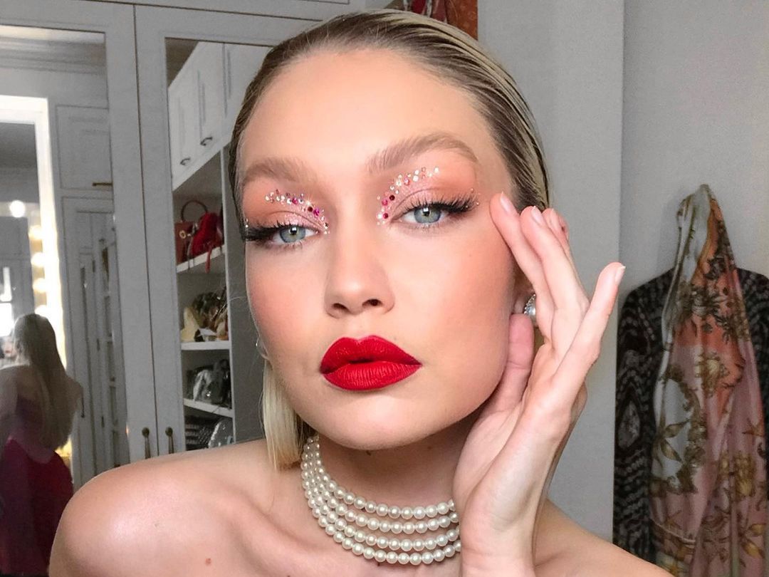 Floating crystal: Η τάση στο eyeliner που θα σε μεταμορφώσει σε βασίλισσα του πάρτι