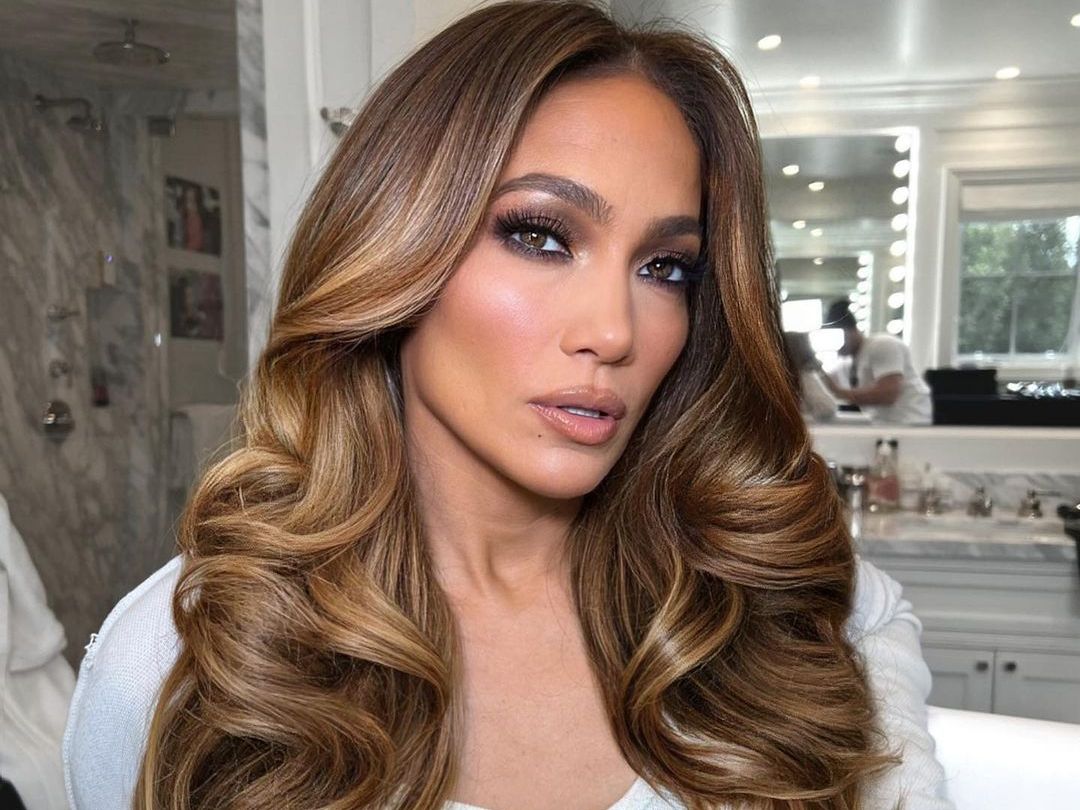 Η JLo με το πιο glam πεντικιούρ της σεζόν – Μήπως να φορέσεις πέδιλα στο χριστουγεννιάτικο ρεβεγιόν;