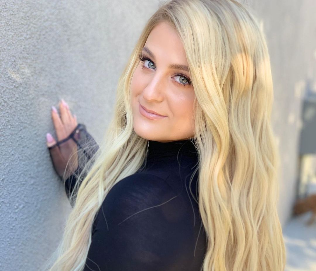 Όλοι συζητάνε τη φουσκωμένη κοιλίτσα της Meghan Trainor και υπάρχει λόγος