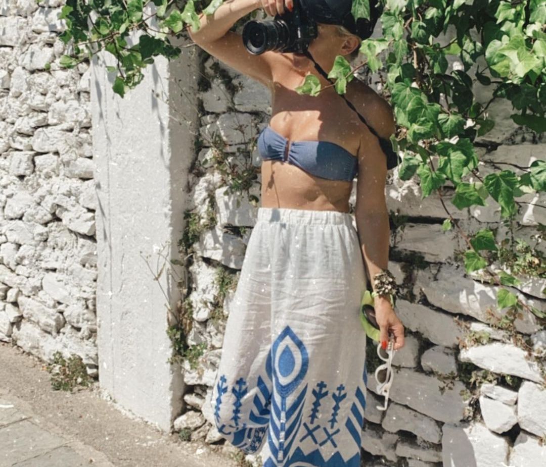 H Kate Hudson κάνει διακοπές στη Σκιάθο και δεν σταματάει να ανεβάζει φωτογραφίες