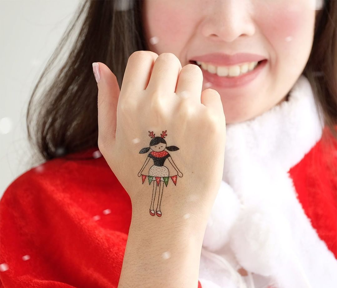 Τα ωραιότερα Χριστουγεννιάτικα tattoos για να πάρεις έμπνευση