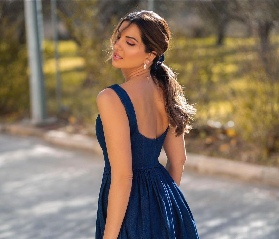 Χαμηλή αλογοουρά και matchy matchy ροζ μακιγιάζ – Inspo η Σταματίνα Τσιμτσιλή
