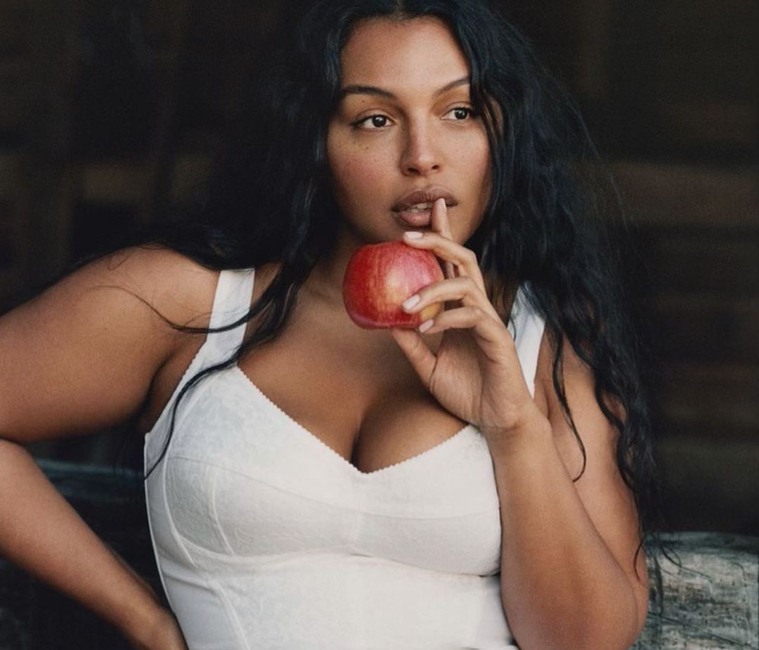 Plus size awakeness: Η Paloma Elsesser έγινε (επιτέλους) ένα από τα αγγελάκια της Victoria's Secrets