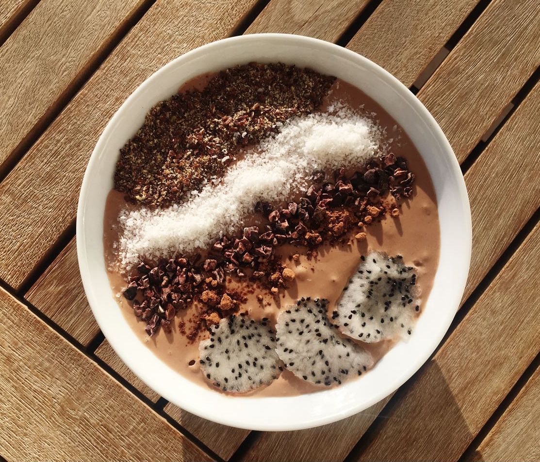Η συνταγή για το Italian Chocolate Smoothie Bowl για επίπεδη κοιλιά που εσείς διαλέξατε!