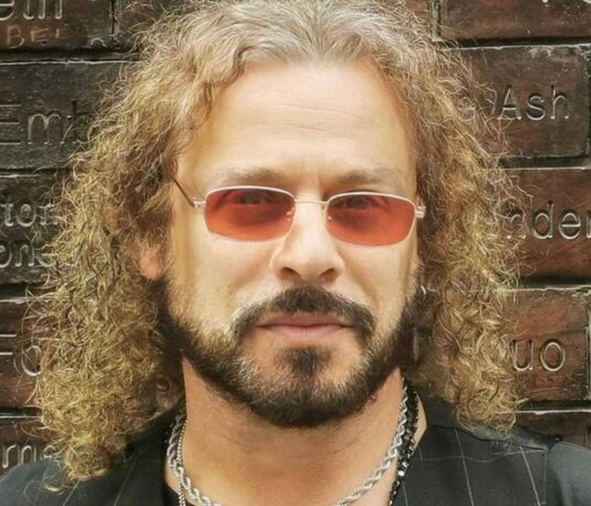 Χρήστος Δάντης: Αυτό είναι το rock σπίτι του στη Γλυφάδα – Είναι γεμάτο κιθάρες (photos)