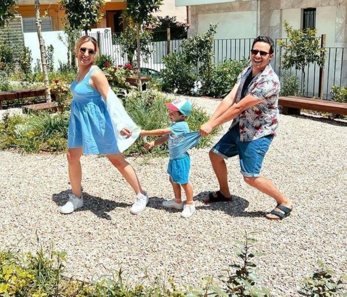 Άρης Σοϊλέδης: Αγκαλιές και φιλιά με τον γιο του Δημήτρη Μακαλιά και της Αντιγόνης Ψυχράμη