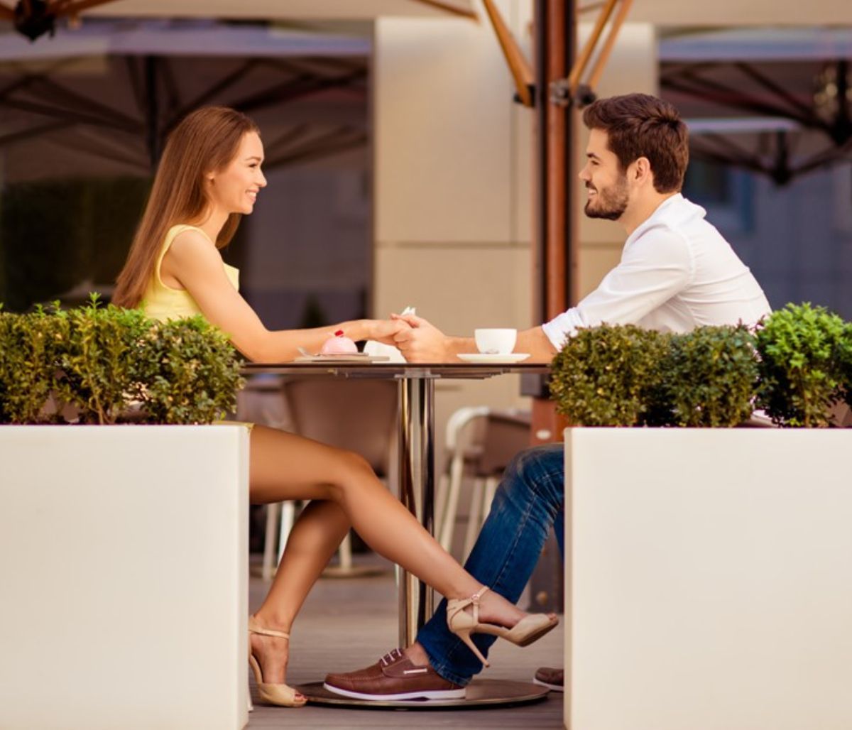 Δίδυμοι, Ζυγοί, Υδροχόοι: Έτσι θα καταλάβεις ότι «σε έχουν βάλει στο μάτι»!