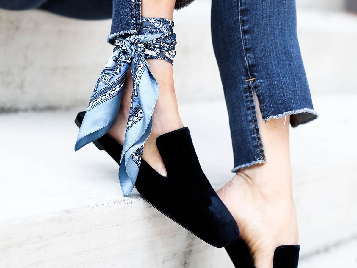 Trend alert: Ο πιο stylish τρόπος για να φορέσεις το μαντήλι σου φέτος