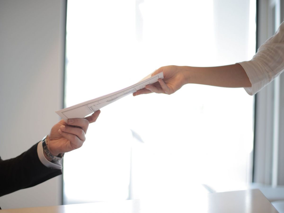 Ψάχνεις δουλειά; 5 tips για να ξεχωρίσει το δικό σου βιογραφικό στον νέο εργοδότη τον Αύγουστο