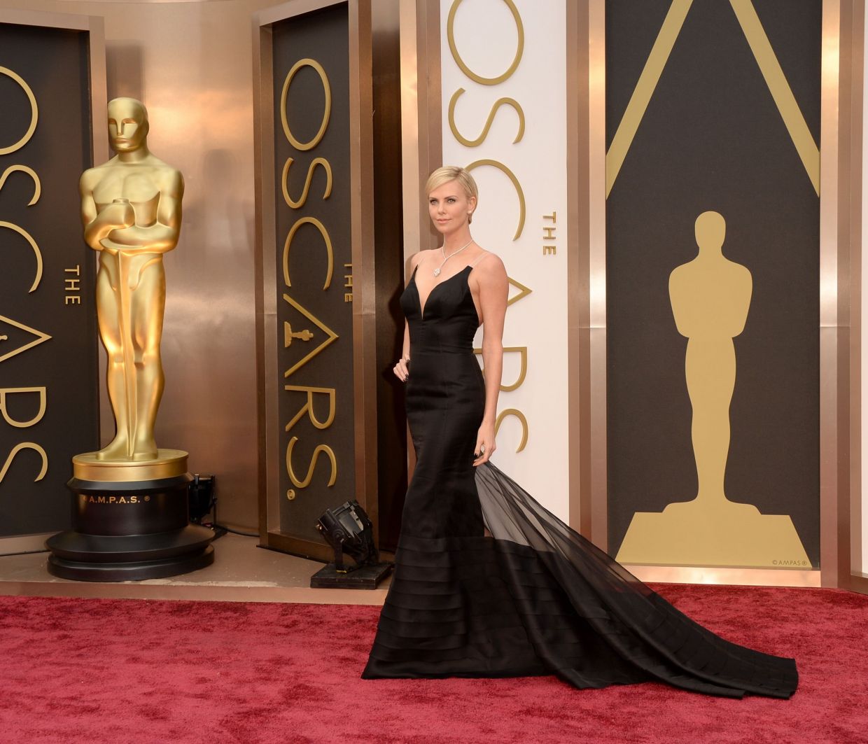 Black Gowns: Tα πιο ωραία μαύρα φορέματα που έχουμε δει ποτέ στην ιστορία των Oscars