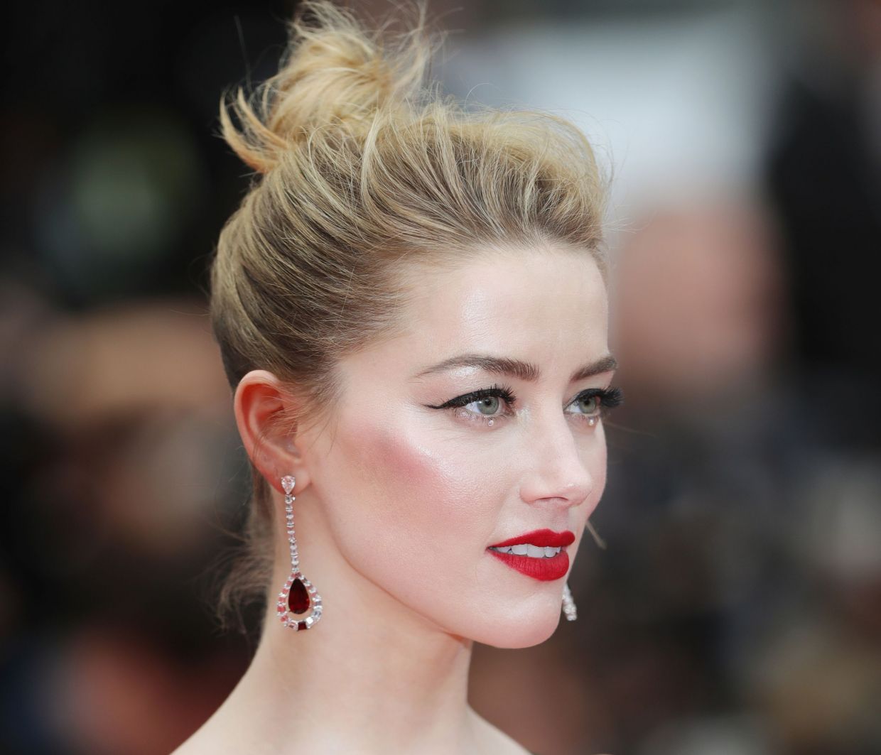 Amber Heard: Η νέα μούσα της L'Oreal Paris! Αποκλειστικές φωτογραφίες που θα δεις πρώτη εδώ!
