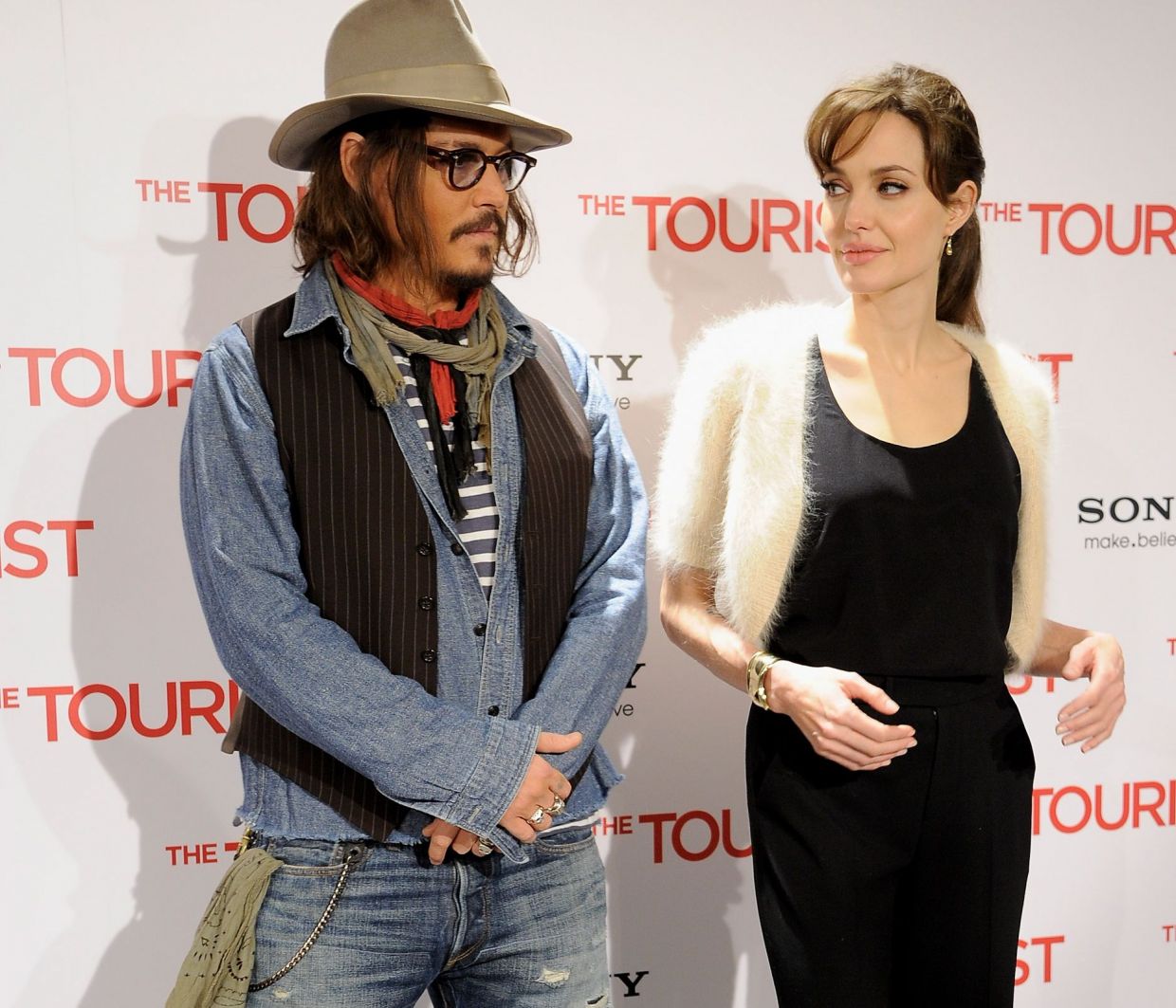 Η Angelina Jolie ζευγάρι με τον Johnny Depp; Αυτό το δημοσίευμα δεν το πιστεύουμε με τίποτα