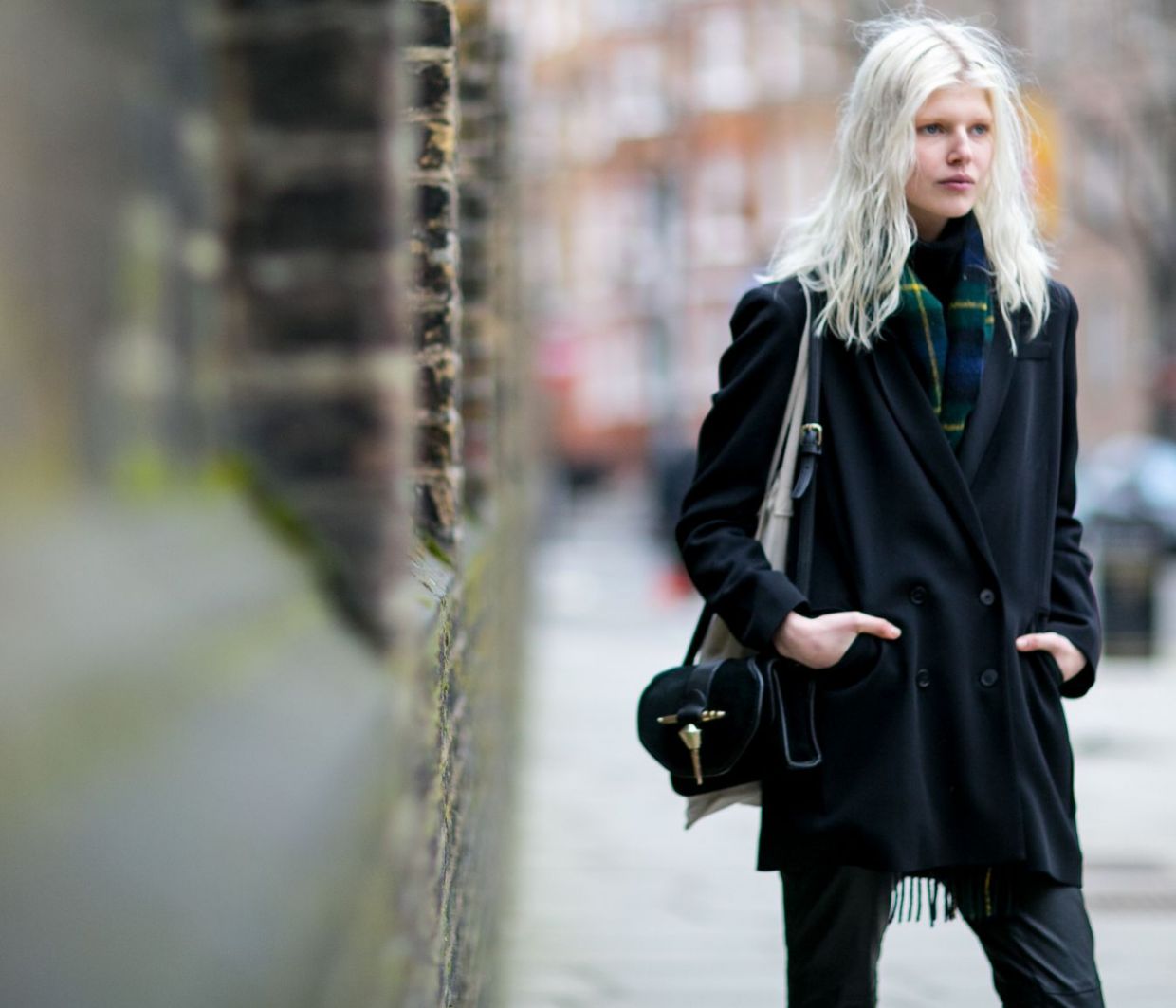 Λατρεύεις τα μαύρα ρούχα; 5 fashion tips για να τα φοράς όπως καμία άλλη
