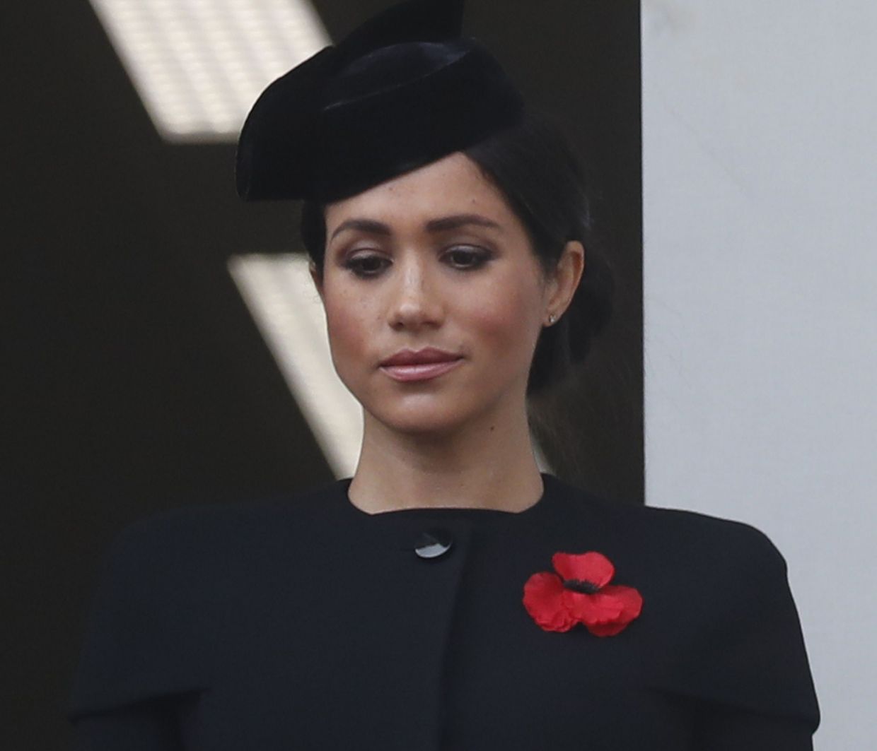 Ψεύτικη η εγκυμοσύνη της Meghan Markle: Οι φωτογραφίες που προκαλούν