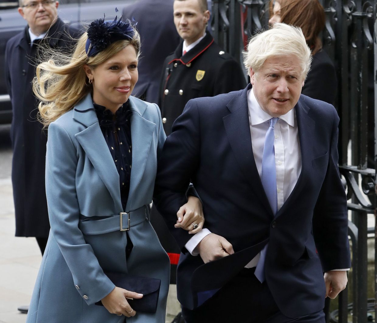 Carrie Symonds: H 32χρονη σύντροφος του Boris Johnson είναι η νέα αγαπημένη των βρετανικών M.M.E.