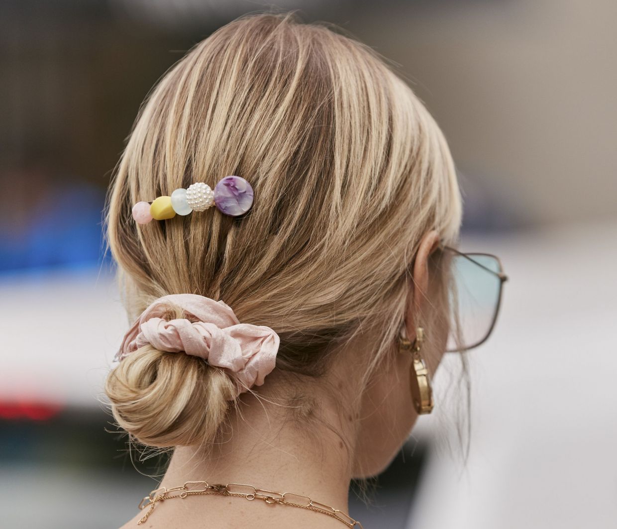 15 φανταστικά χτενίσματα με hair accessories