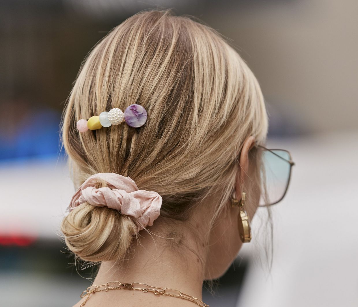 Αυτά τα hair accessories μπορείς να συνδυάζεις με τη μάσκα σου το φθινόπωρο