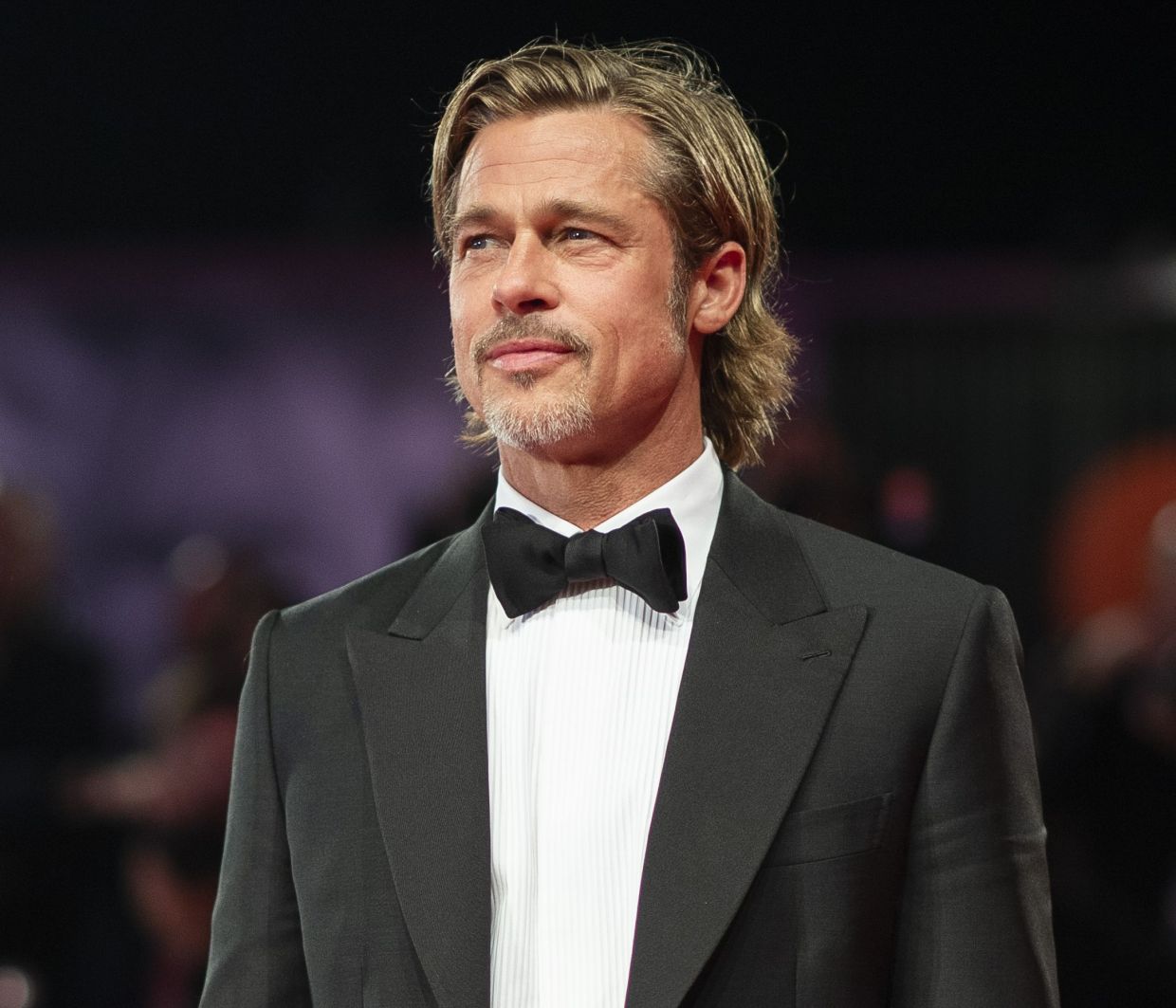 Ο Βrad Pitt μοιράζει φαγητό σε φτωχές οικογένειες… λες και δεν τον λατρεύαμε ήδη