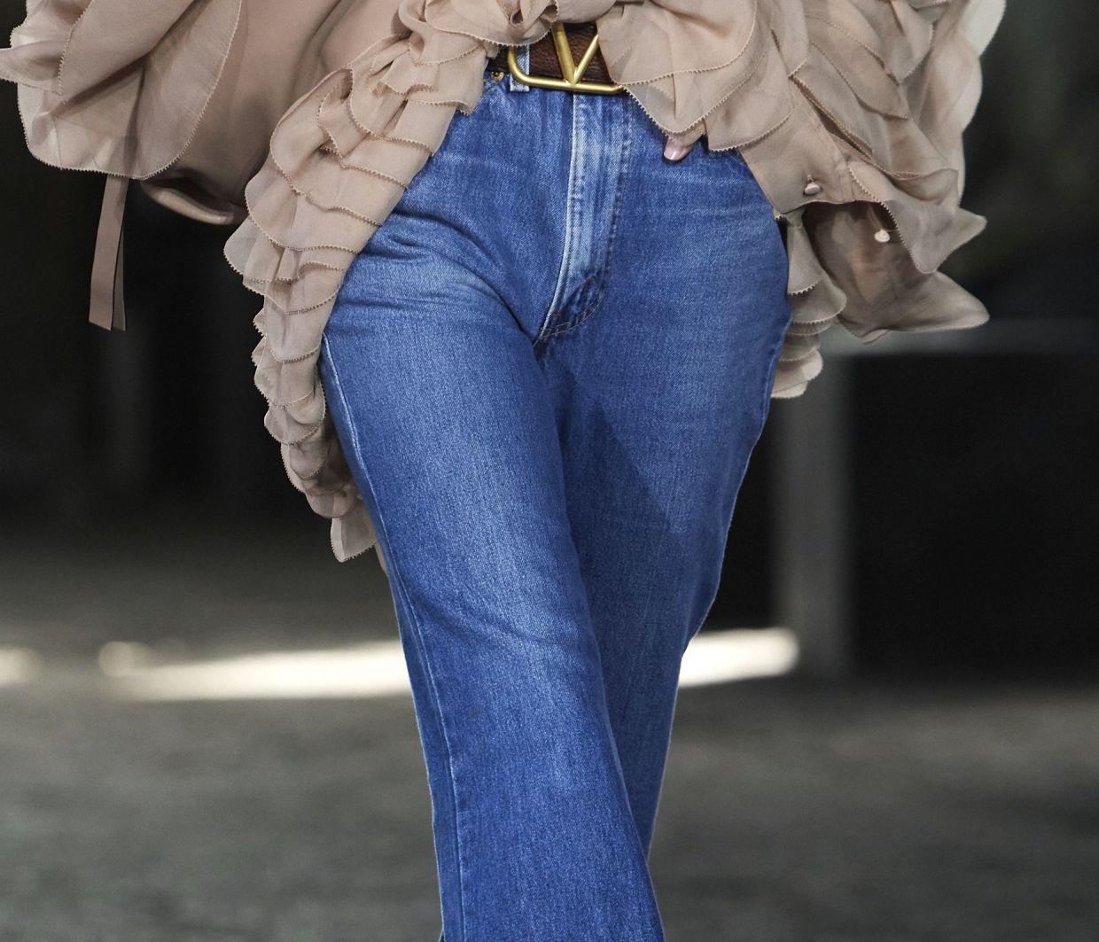 Ξέχνα τα skinny jeans! Τα baggy denim παντελόνια θα βλέπεις παντού το 2021