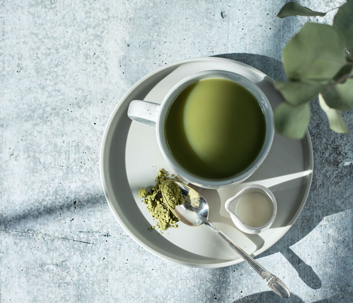 Βρήκαμε γιατί όλες οι γυναίκες πίνουν matcha μετά τις γιορτές