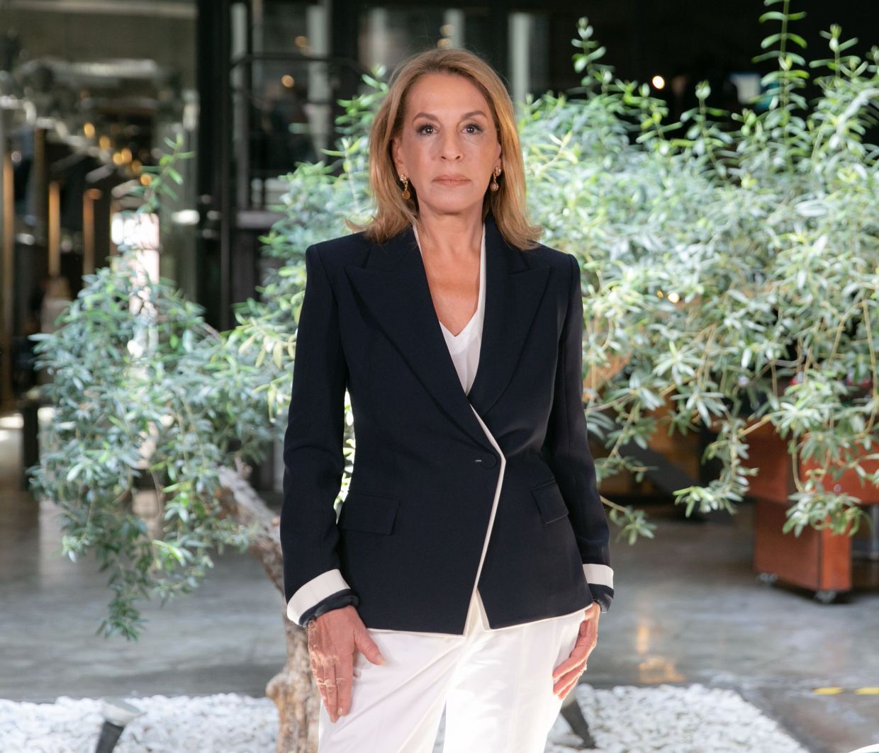 Η Όλγα Τρέμη με ιδανικό summer business look στο Meeting Point!