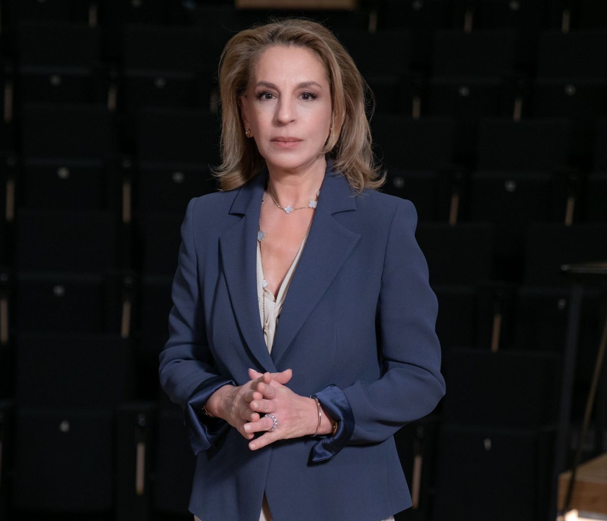 Το chic blazer της Όλγας Τρέμη είναι στο πιο σοφιστικέ χρώμα της σεζόν