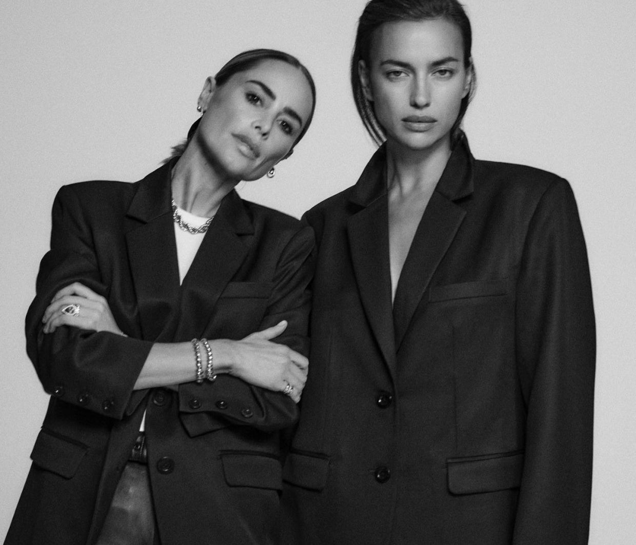 Η Anine Bing κυκλοφορεί την πρώτη της resort collection με μούσα της την Irina Shayk