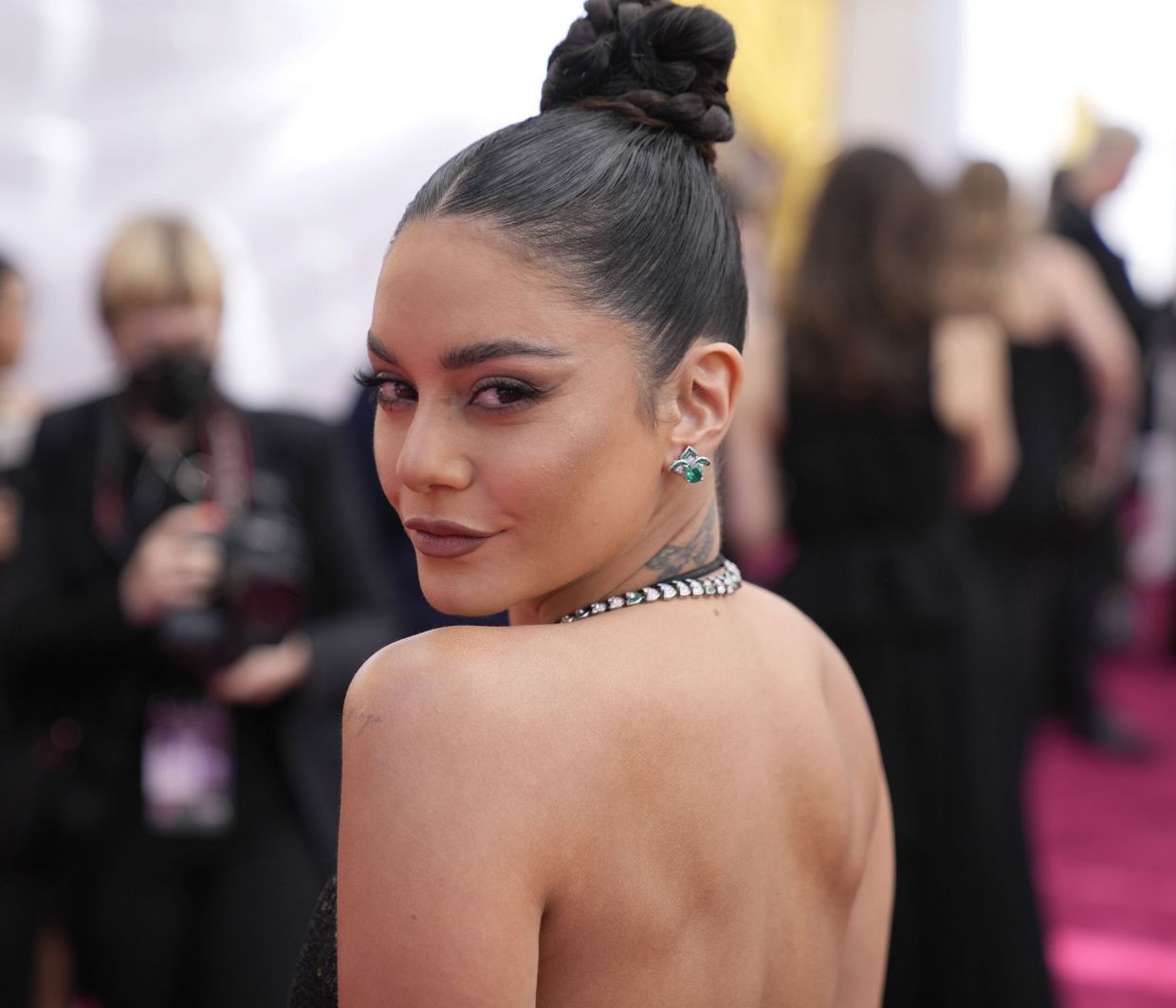 Χωρίστρα στη μέση: Το hair trend που λατρεύει η Gen Z «σάρωσε» στα Oscars 2022