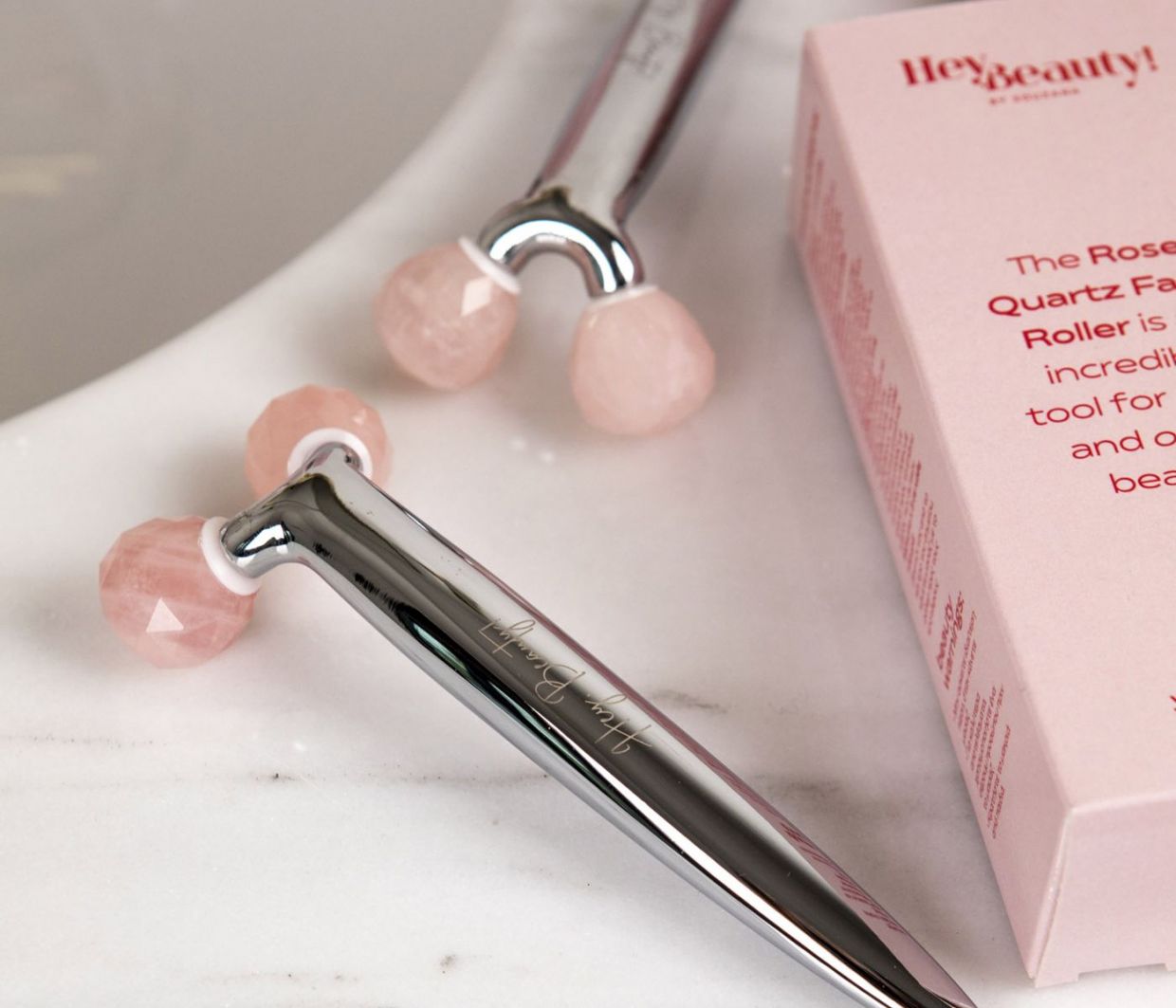 Rose quartz facial roller: Ό,τι καλύτερο έχει συμβεί στο πρόσωπό μου εδώ και καιρό