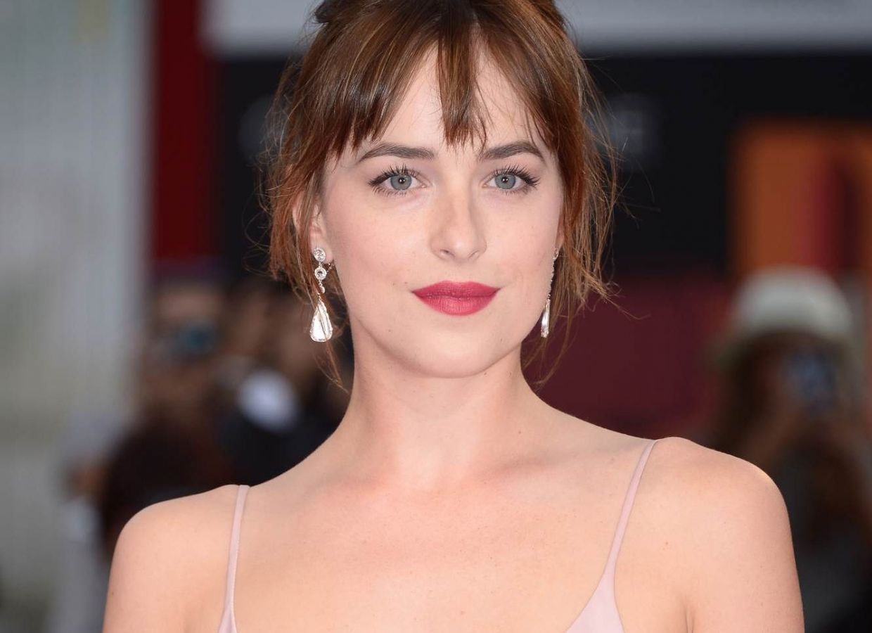 Είναι ο νέος της αγαπημένος; Η εμφάνιση της Dakota Johnson με σέξι συνοδό