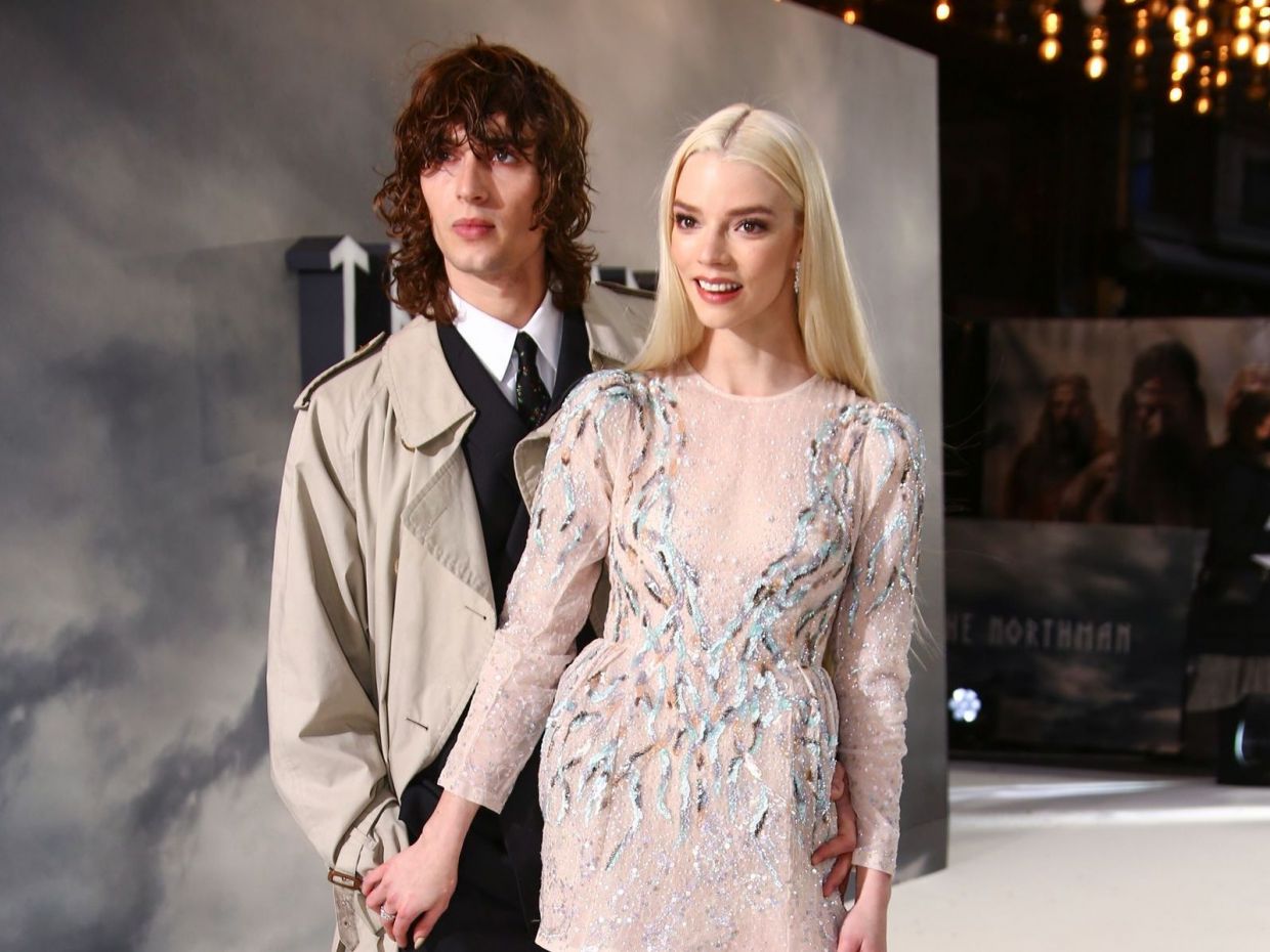 Μυστικός γάμος για τη σταρ του Queen's Gambit, Anya Taylor-Joy, και τον Malcolm Mcrae