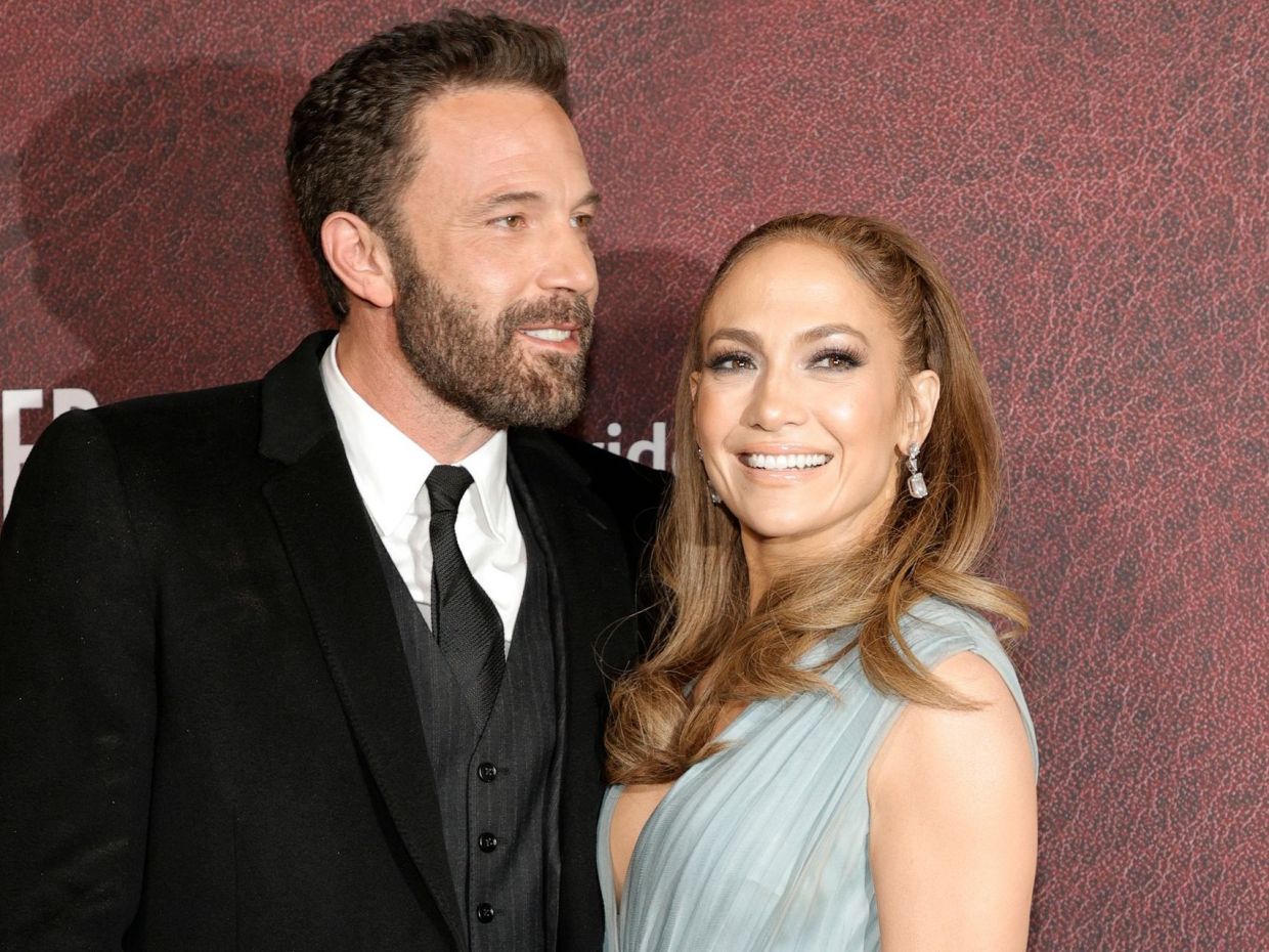 Κανείς δεν μπορεί να χωρίσει την Jennifer Lopez και τον Ben Affleck στον μήνα του μέλιτος στο Παρίσι